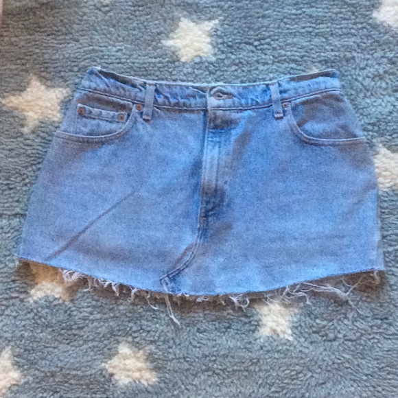Levi’s Denim Miniskirt - Picture 1 of 2